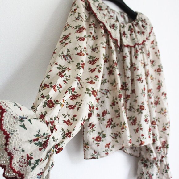 Doen Floral Blouse in Cream and Red - Picture 2 of 11